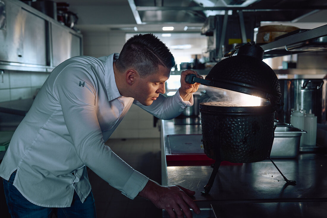 Cornelius Speinle am Grill